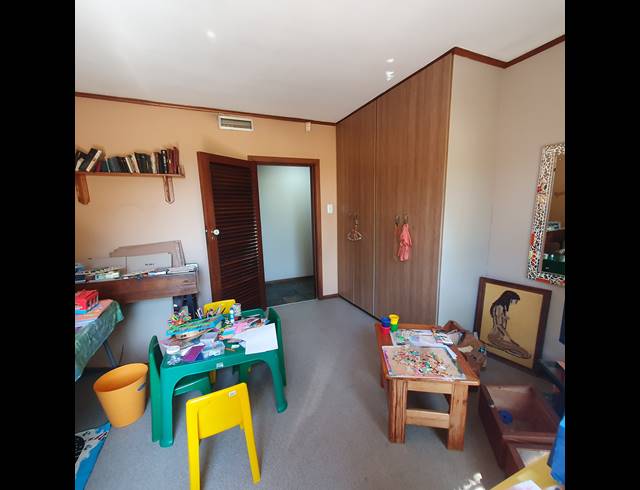 4 BEDROOM FREEHOLD FOR SALE IN PARKHILL GARDENS